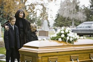 دور کردن کودک از مراسم خاک‌سپاری